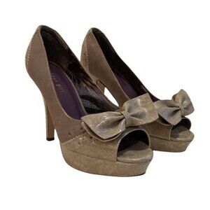Madden Girl Peep Toe Heels Women SIze 8 Limeric Pump Heeled Shoes Bow Beige